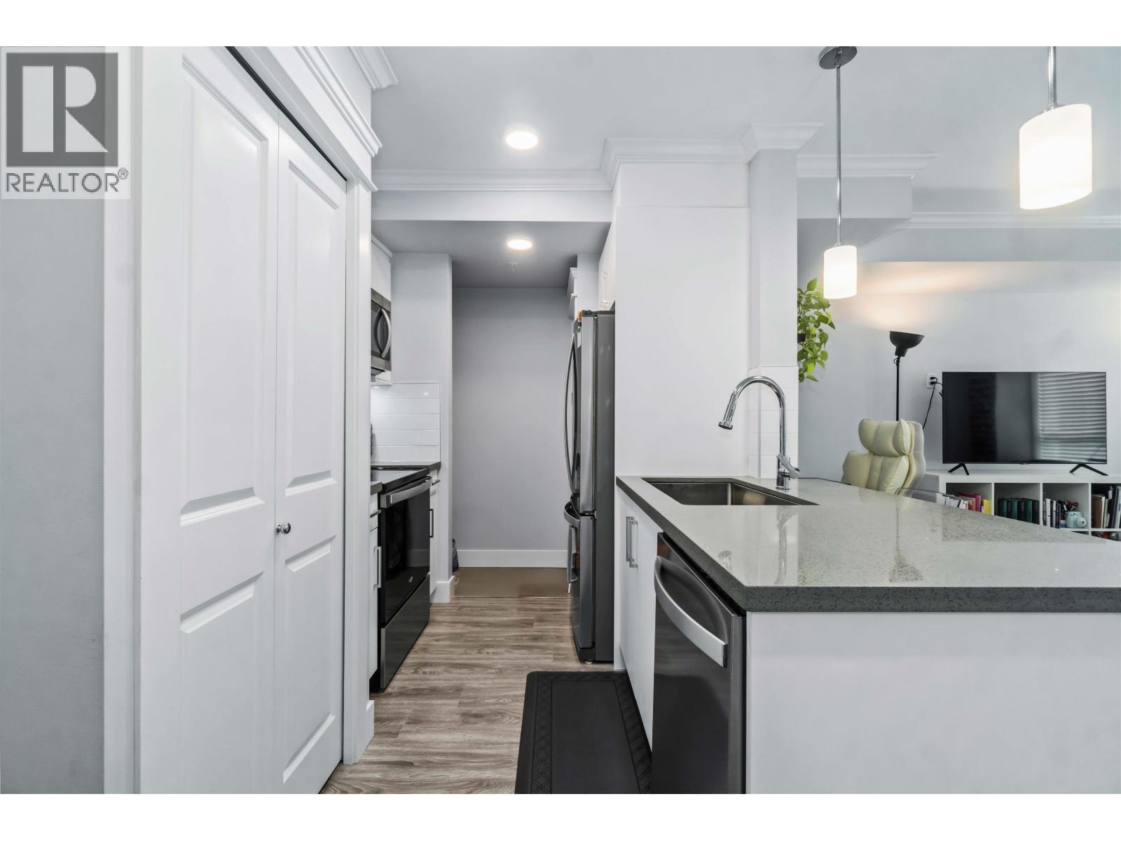 Photo 11 of 104 2229 Atkins Avenue, Port Coquitlam BC