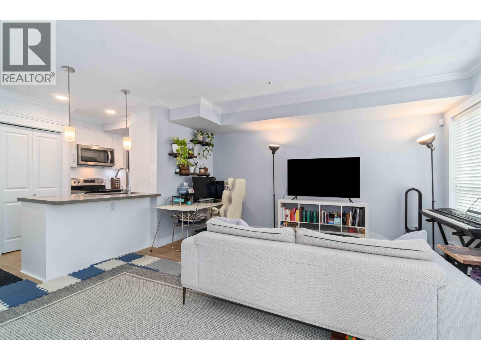 Photo 3 of 104 2229 Atkins Avenue, Port Coquitlam BC