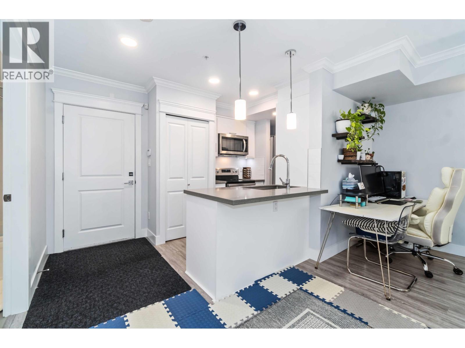 Photo 5 of 104 2229 Atkins Avenue, Port Coquitlam BC
