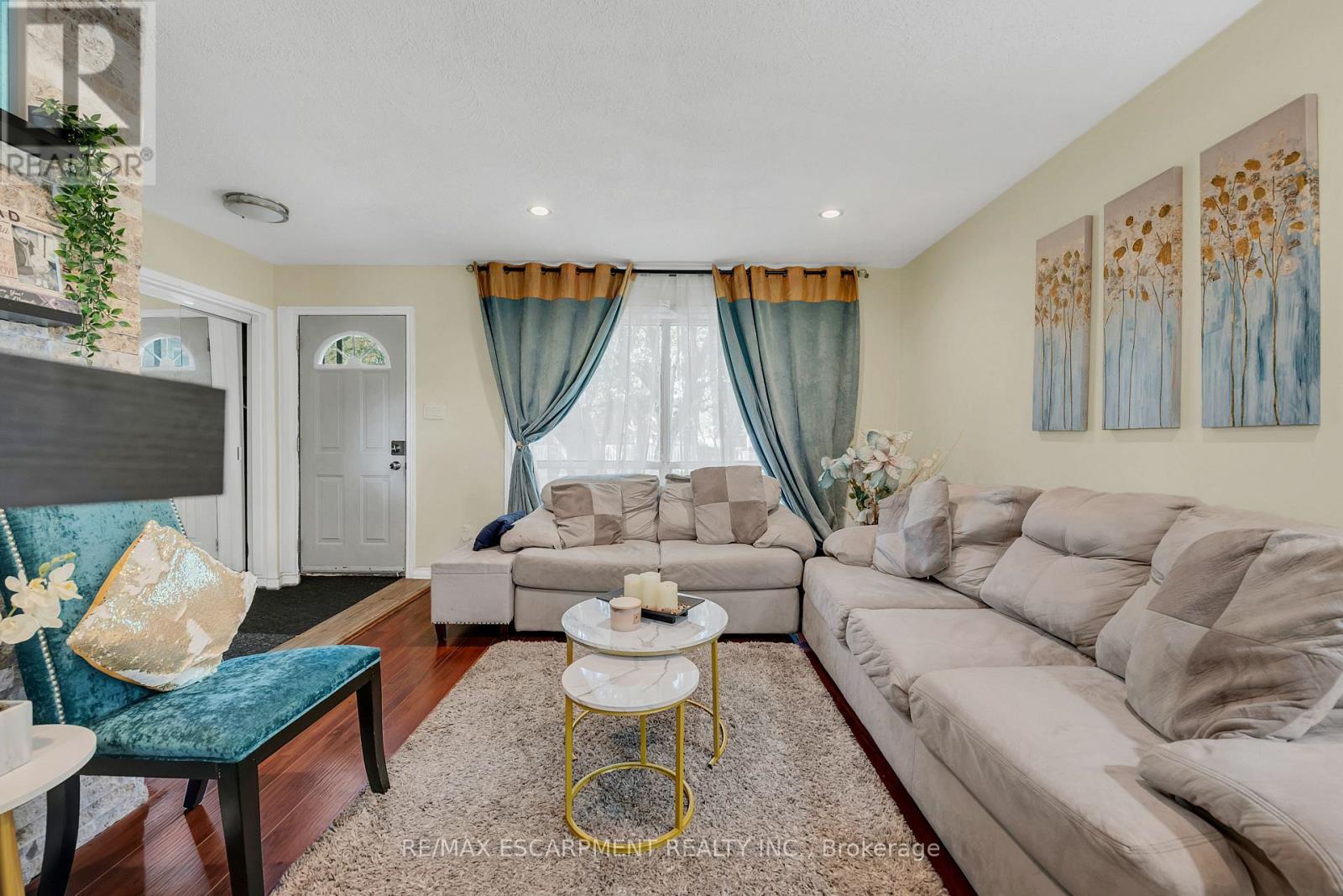 Photo 12 of 18 Riverdale Drive, Hamilton ON