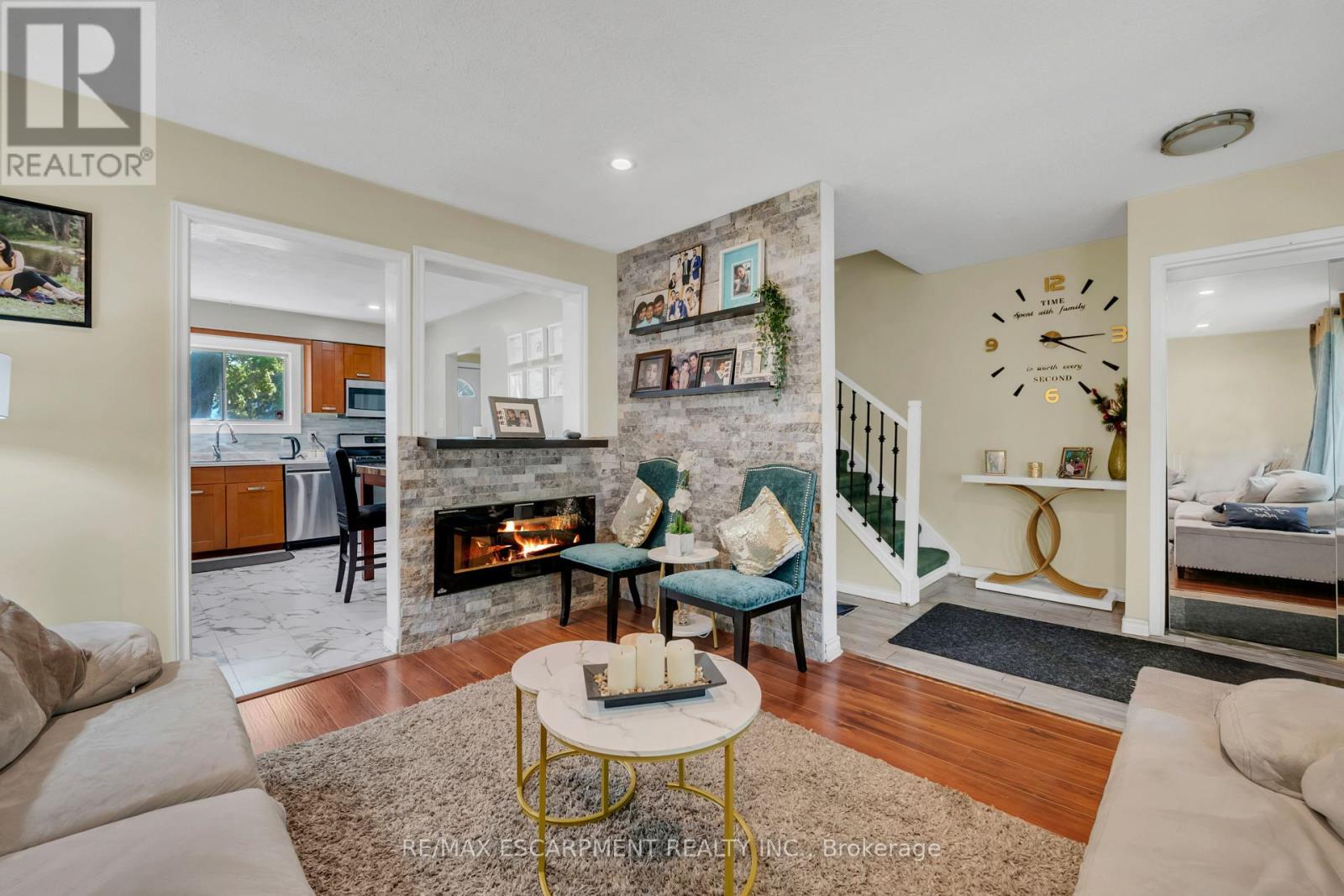 Photo 13 of 18 Riverdale Drive, Hamilton ON