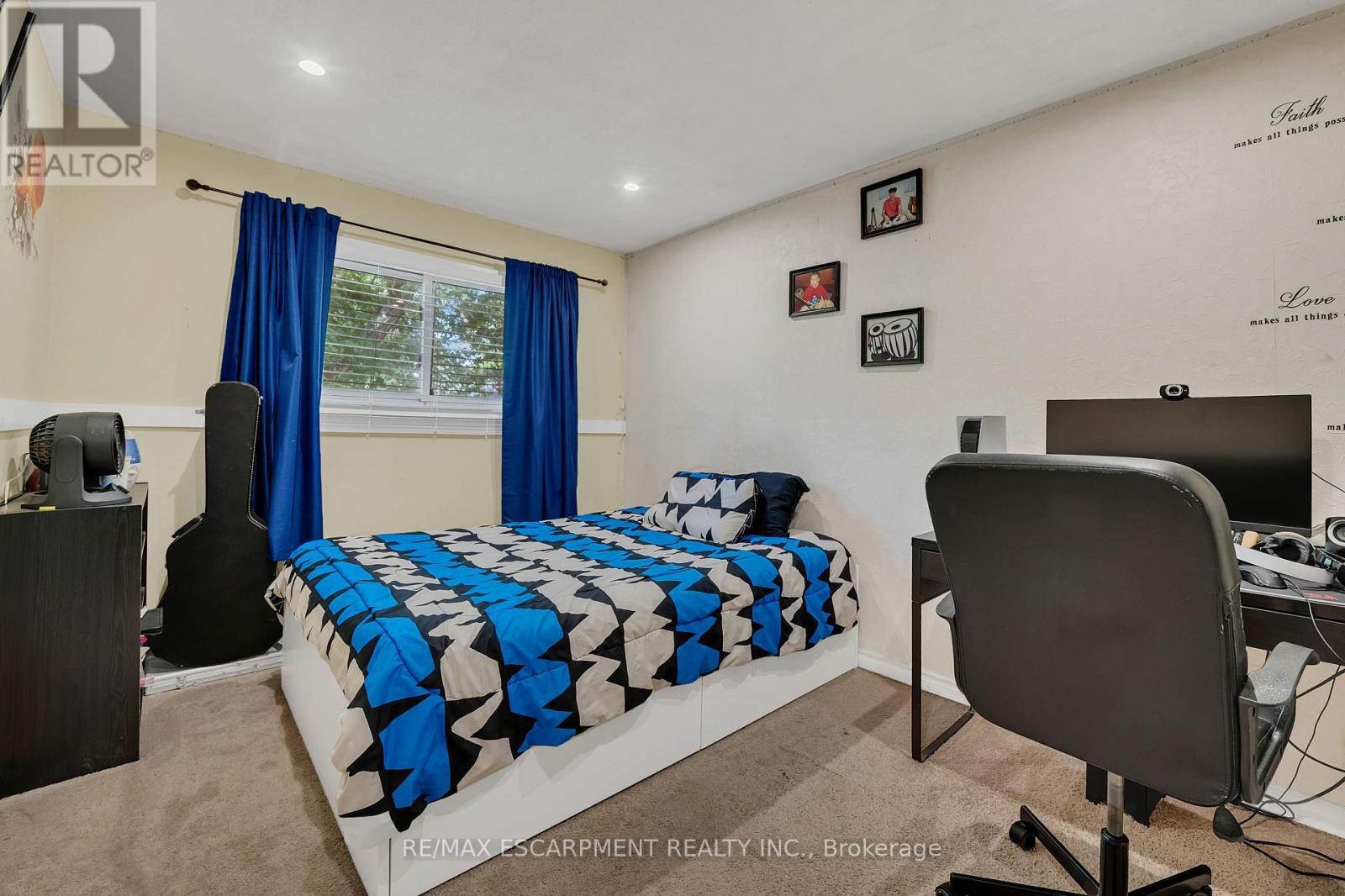Photo 16 of 18 Riverdale Drive, Hamilton ON