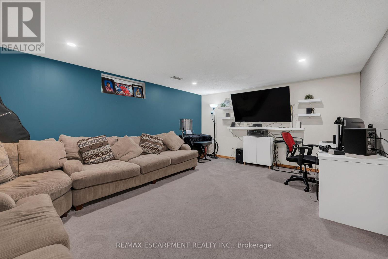 Photo 18 of 18 Riverdale Drive, Hamilton ON