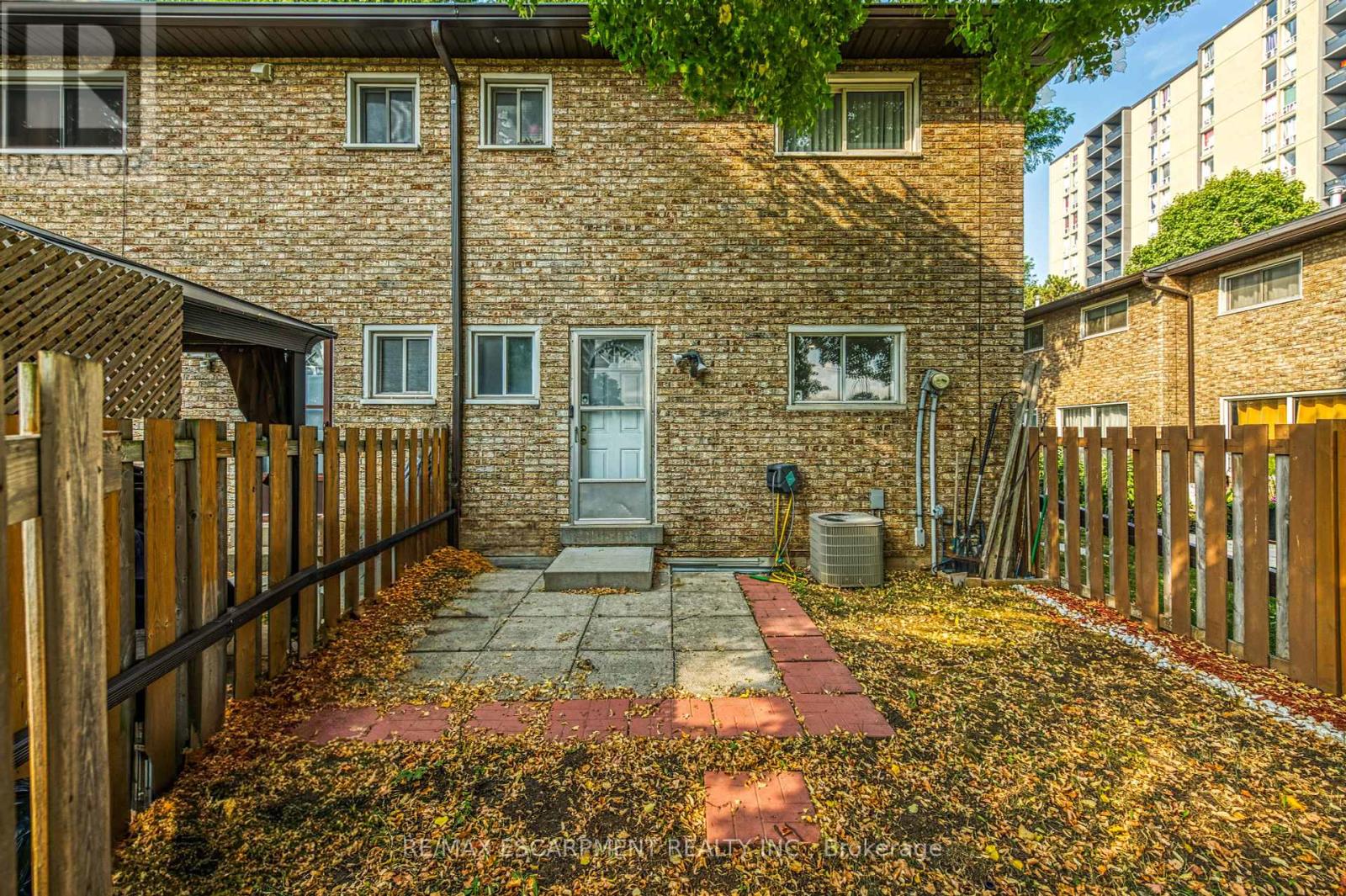 Photo 30 of 18 Riverdale Drive, Hamilton ON