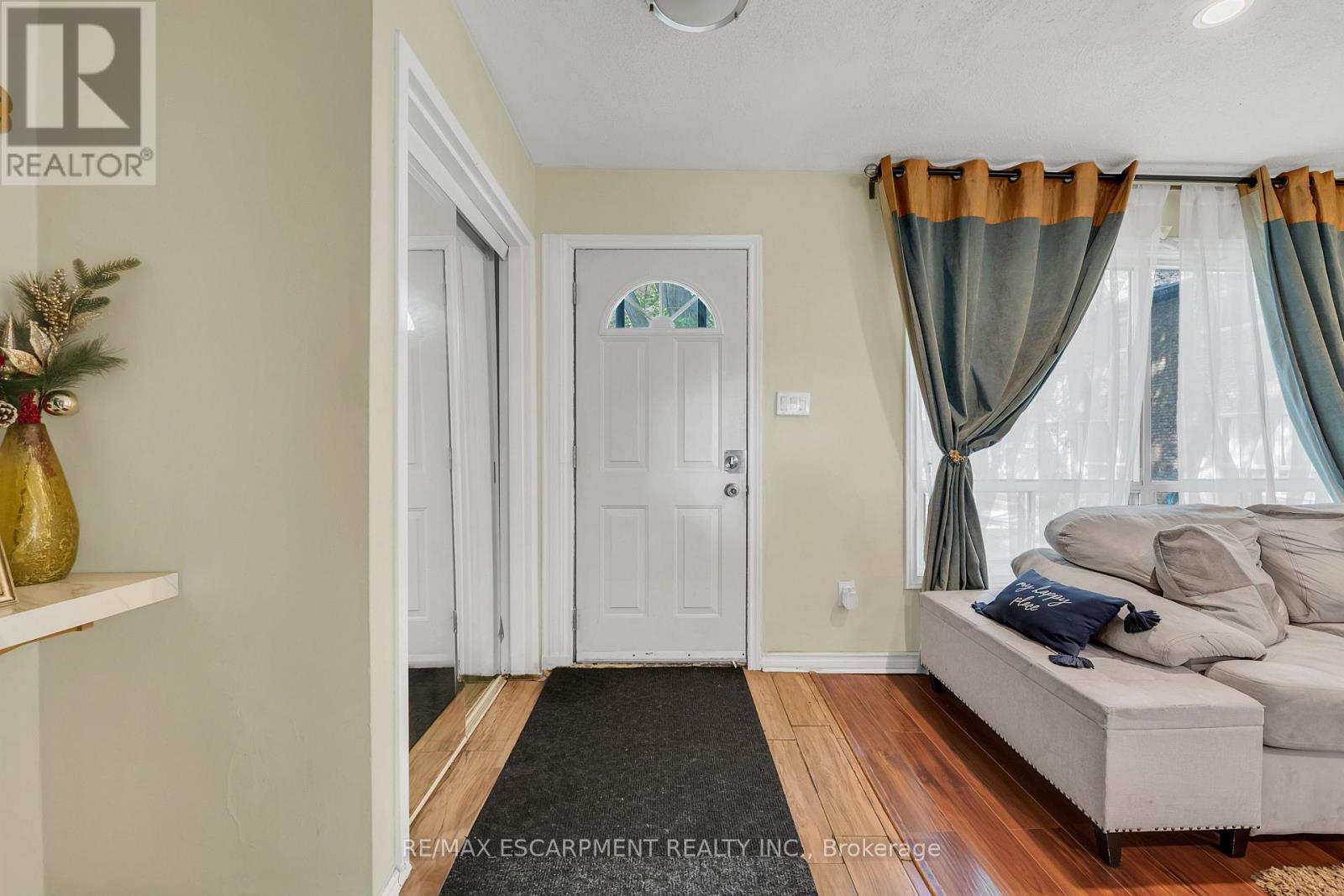 Photo 6 of 18 Riverdale Drive, Hamilton ON