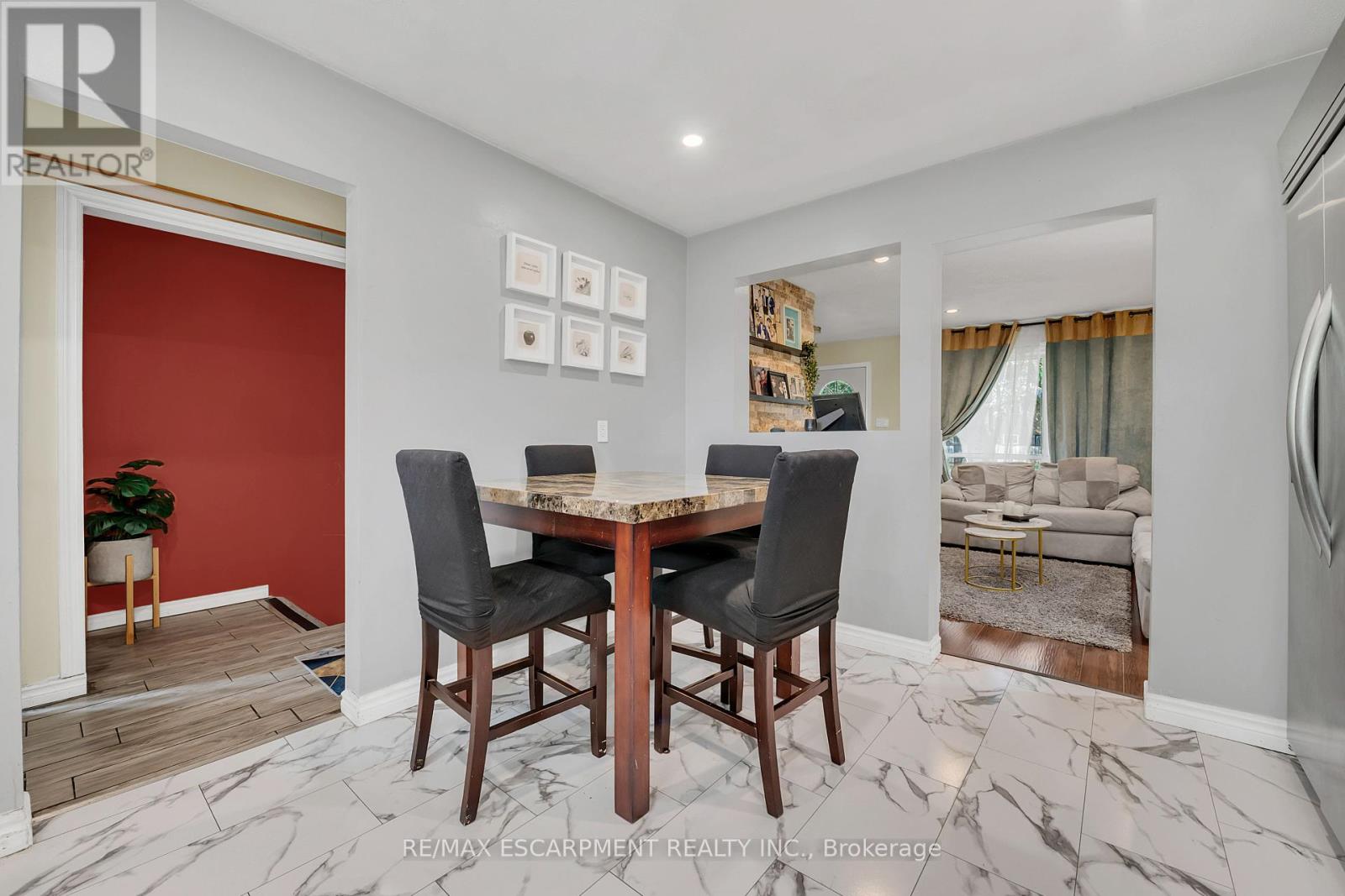 Photo 8 of 18 Riverdale Drive, Hamilton ON