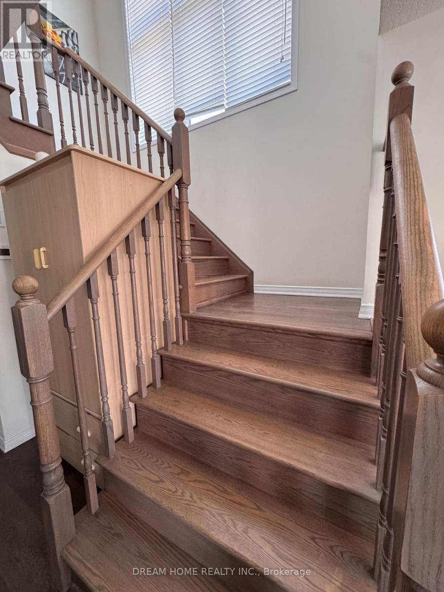 Photo 14 of 11 Allcroft Court, Hamilton ON