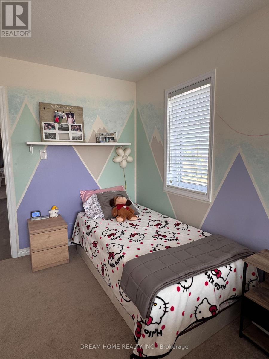 Photo 17 of 11 Allcroft Court, Hamilton ON
