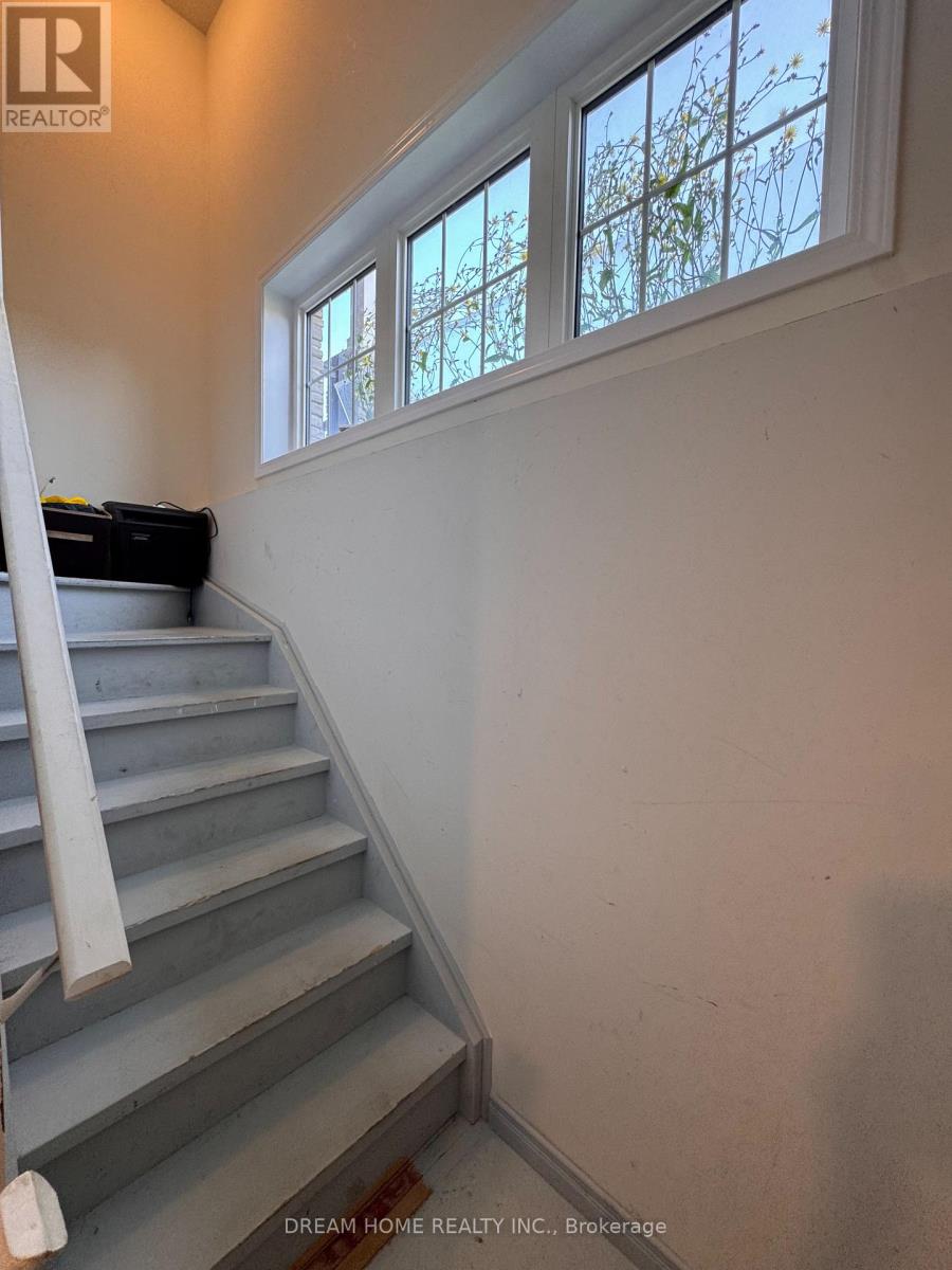 Photo 37 of 11 Allcroft Court, Hamilton ON