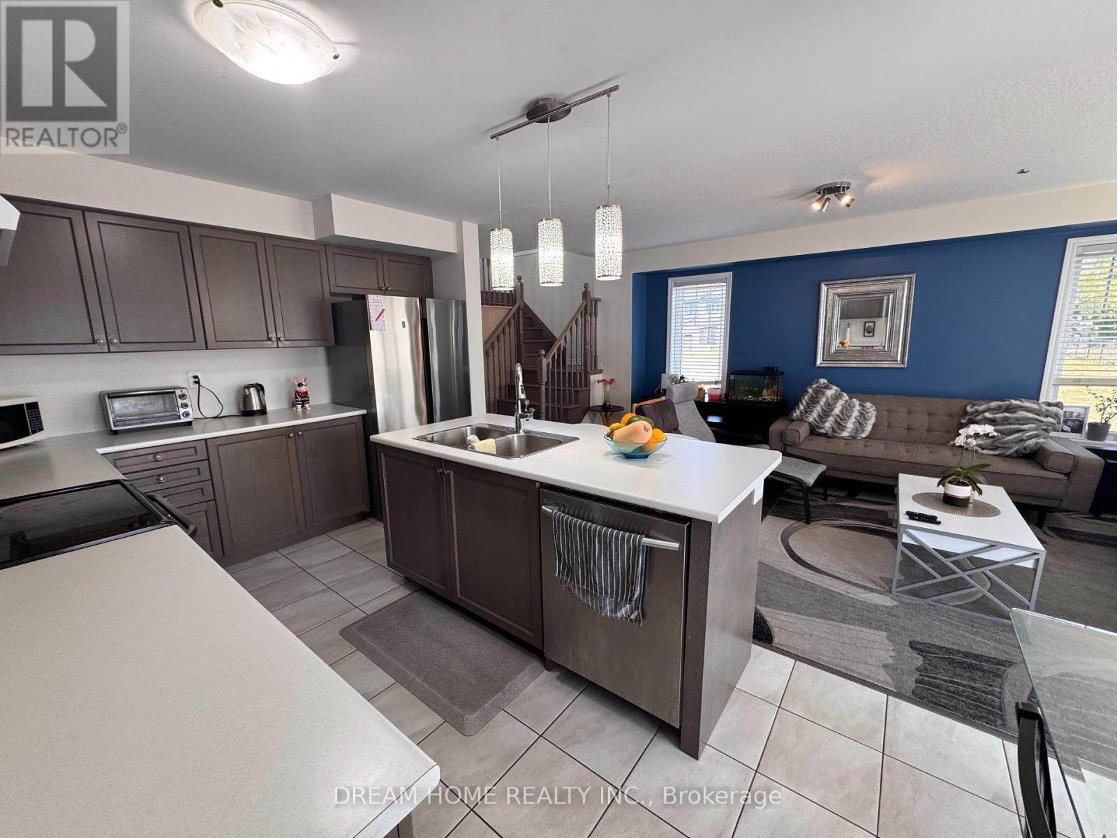 Photo 4 of 11 Allcroft Court, Hamilton ON