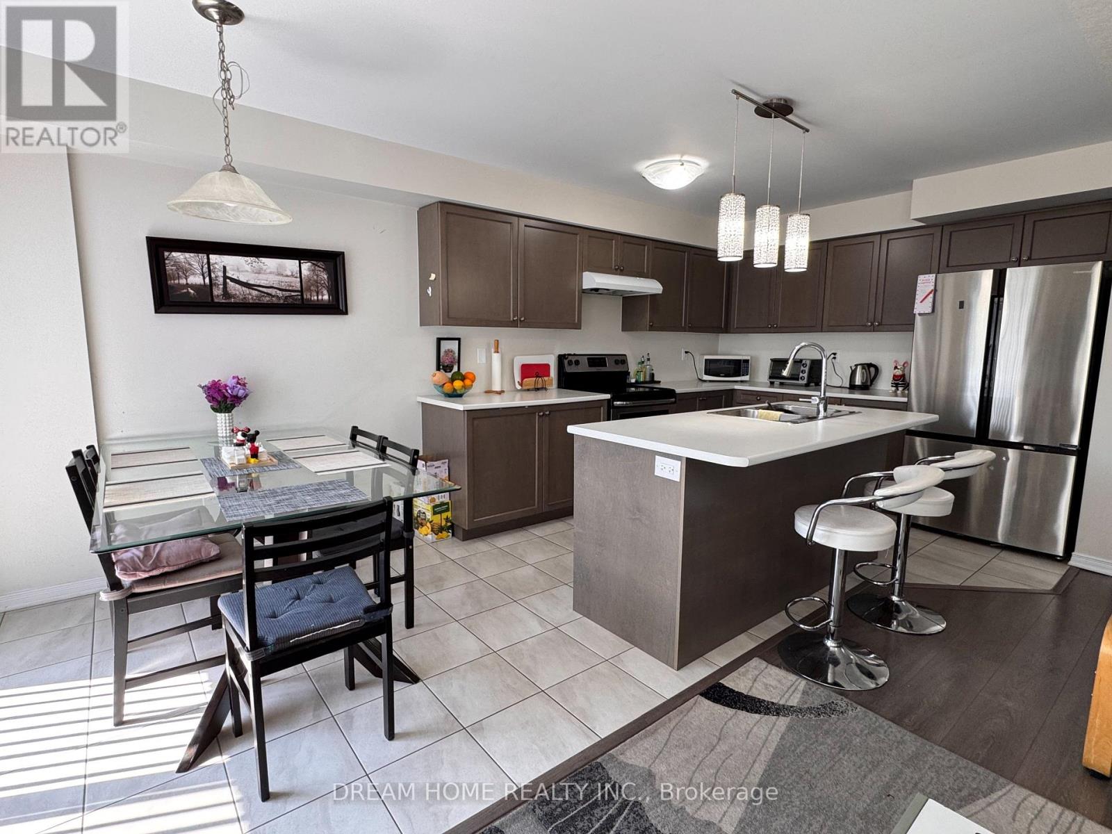 Photo 8 of 11 Allcroft Court, Hamilton ON