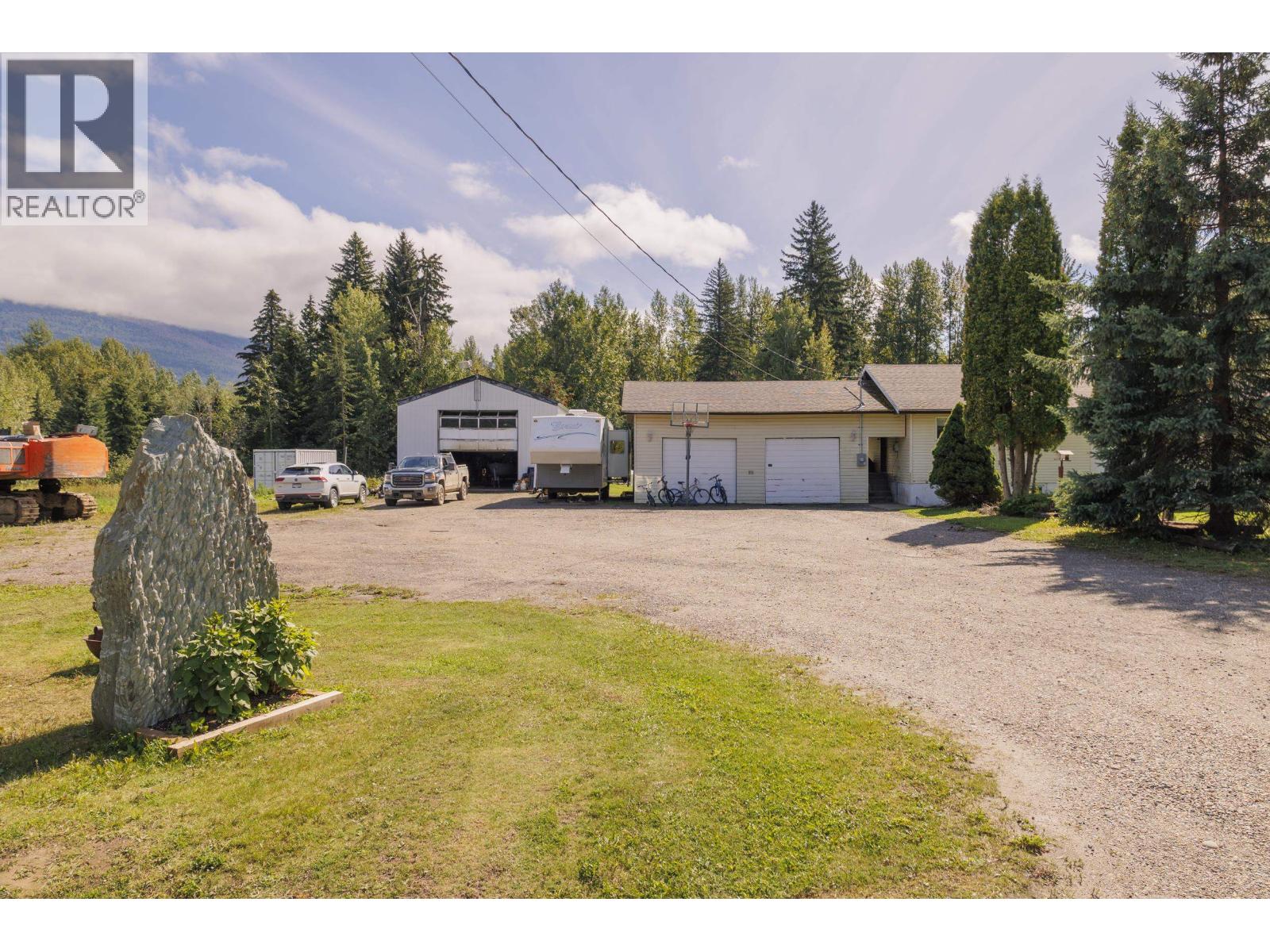 Photo 3 of 1200 Dorval Road, Mcbride BC