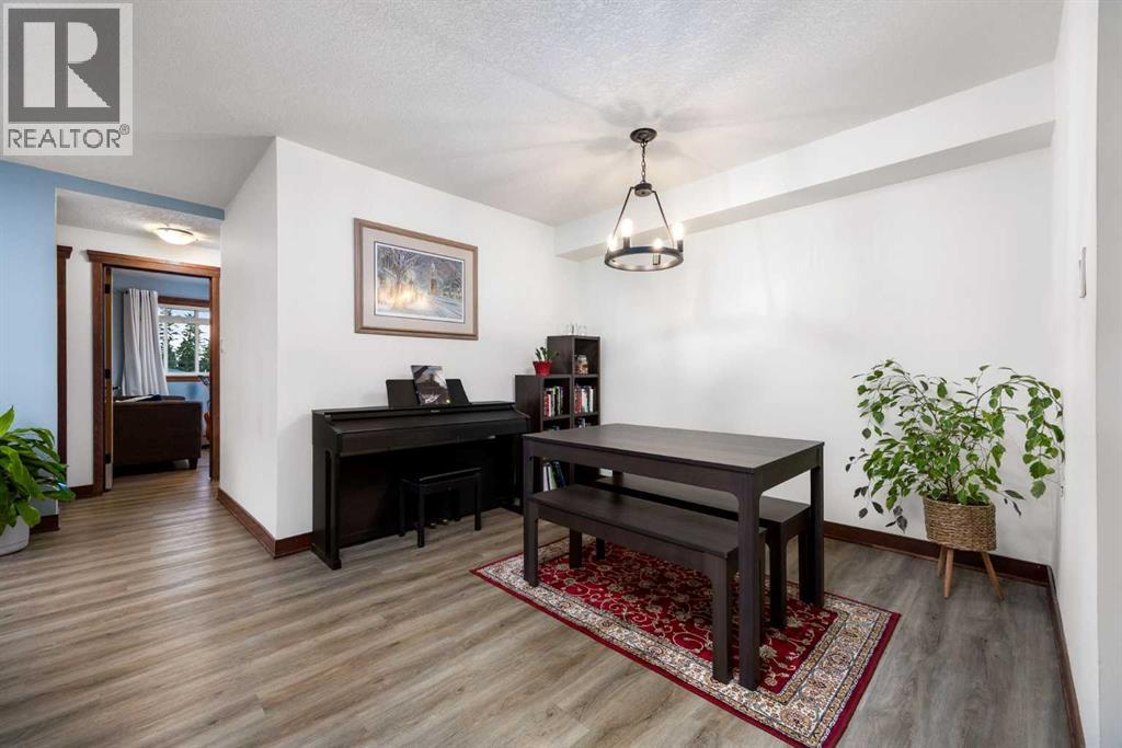 Single Family House for Sale in    Avenue SW Kingsland Calgary 