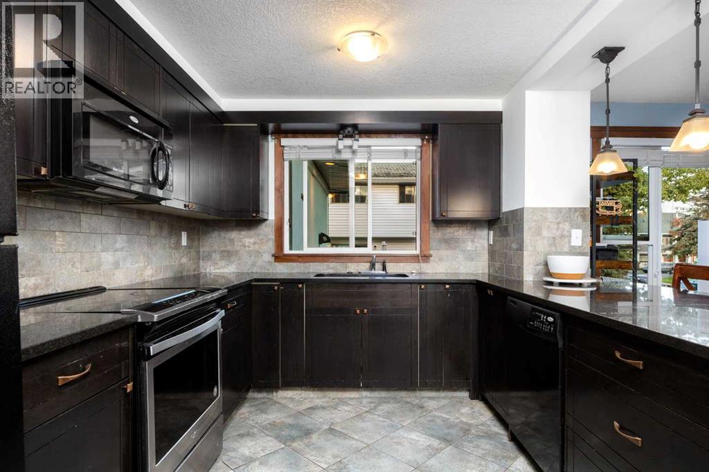 Single Family House for Sale in    Avenue SW Kingsland Calgary 