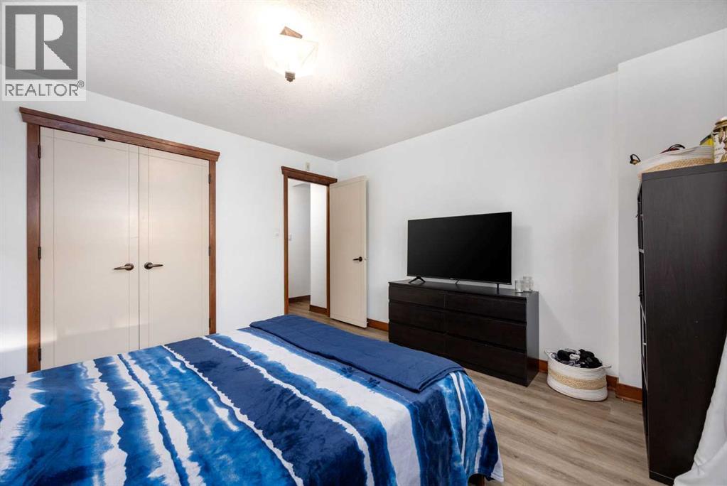 Single Family House for Sale in    Avenue SW Kingsland Calgary 