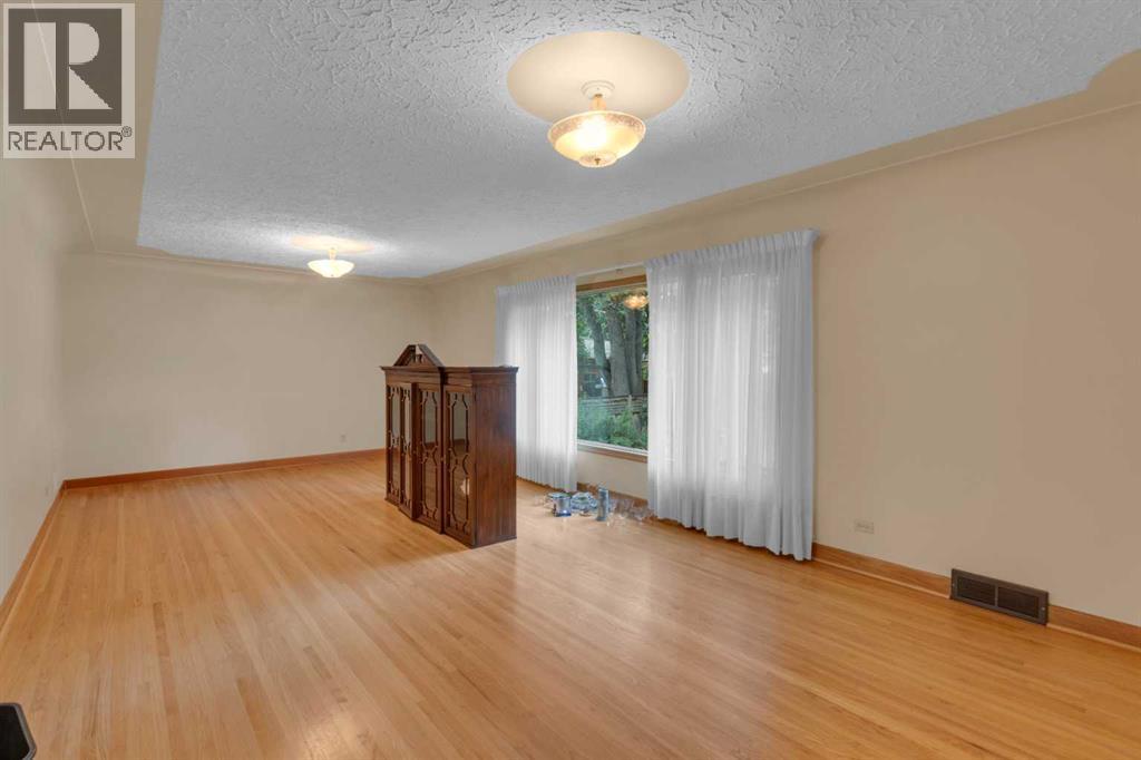 Single Family House for Sale in   Street NW Hounsfield Heights/Briar Hill Calgary 