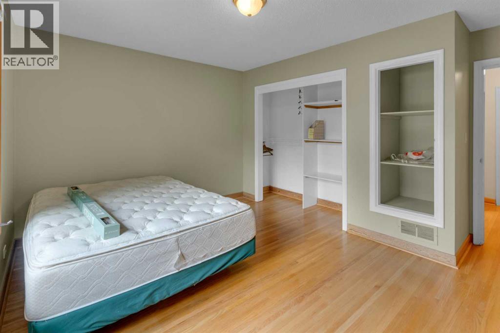 Single Family House for Sale in   Street NW Hounsfield Heights/Briar Hill Calgary 