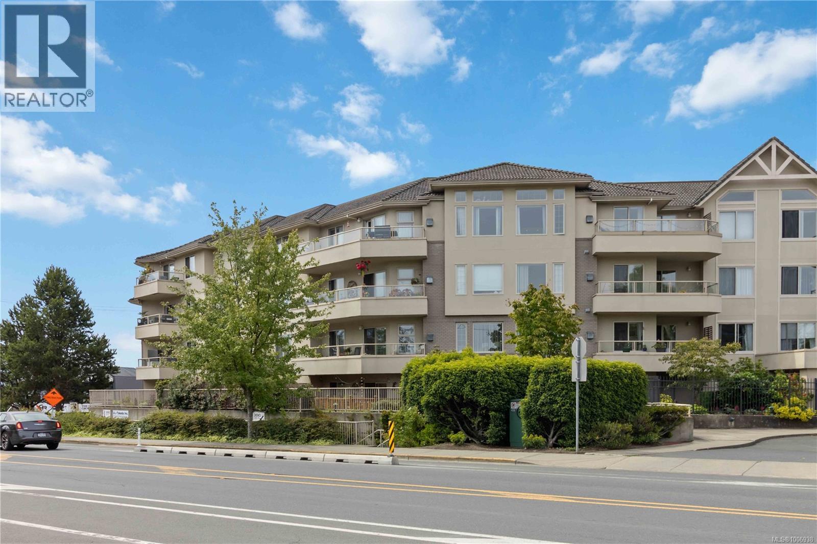 1 3690 Carey Road, Saanich