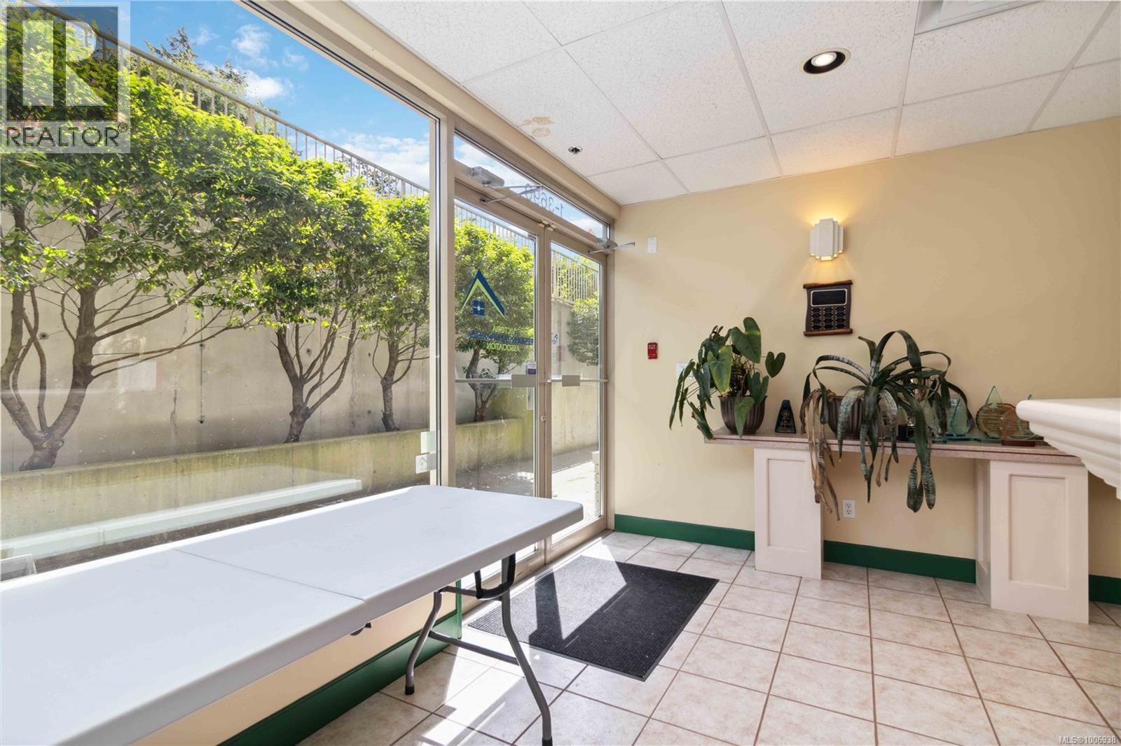 1 3690 Carey Road, Saanich