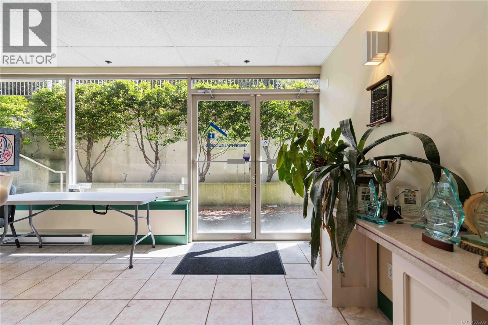 1 3690 Carey Road, Saanich