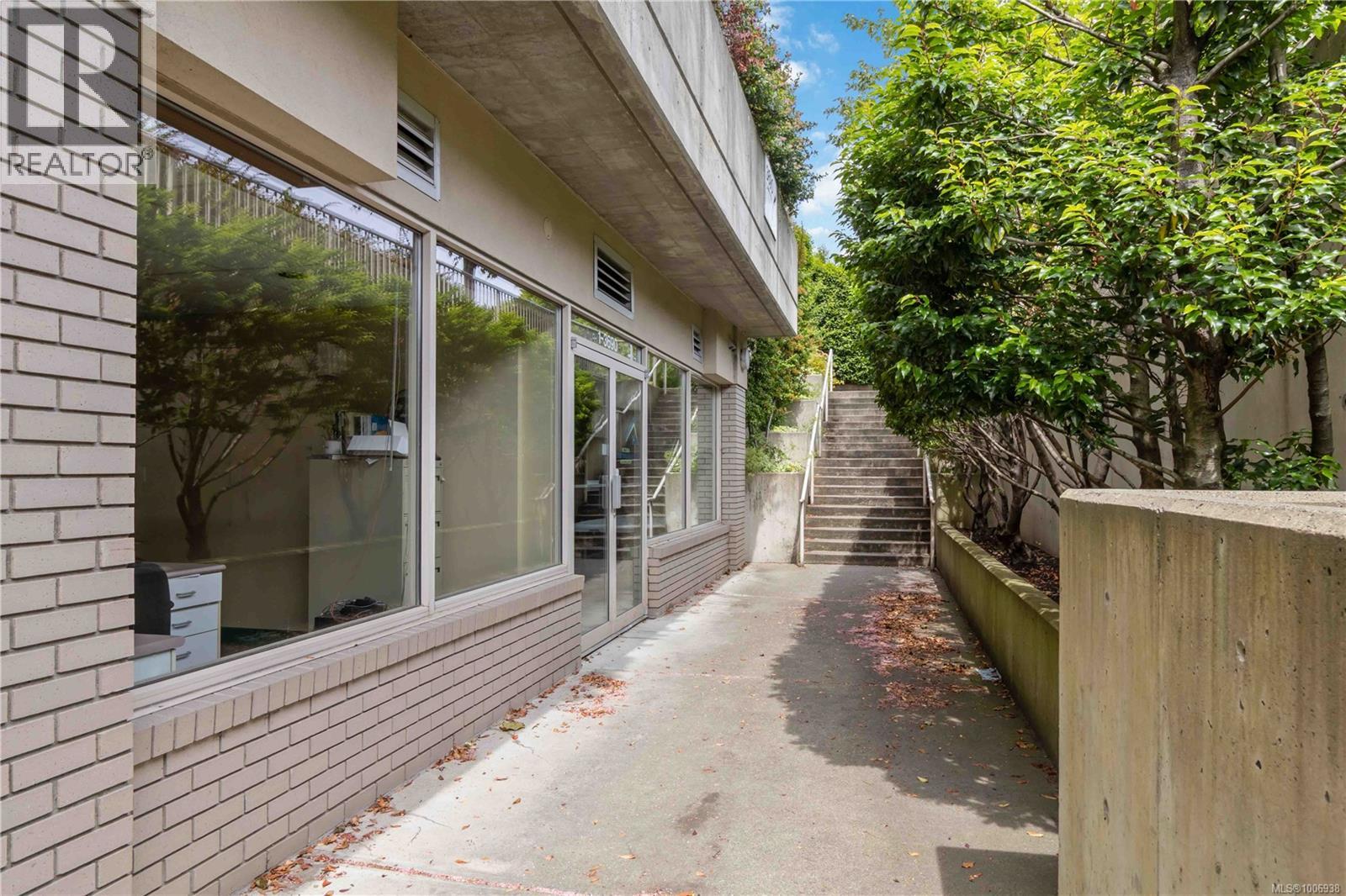 1 3690 Carey Road, Saanich