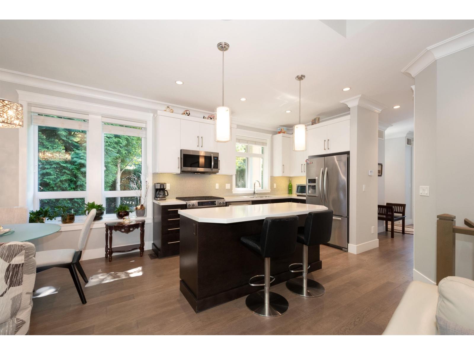 Photo 8 of 1 15989 Mountain View Drive, Surrey BC