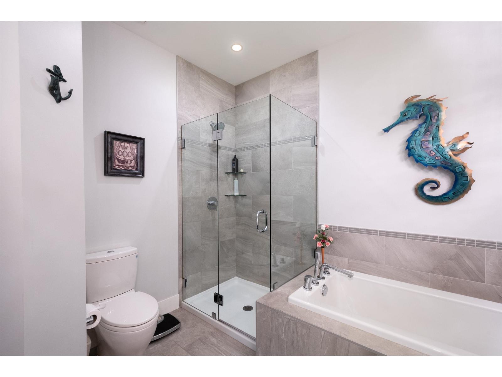 Photo 19 of 1 15989 Mountain View Drive, Surrey BC
