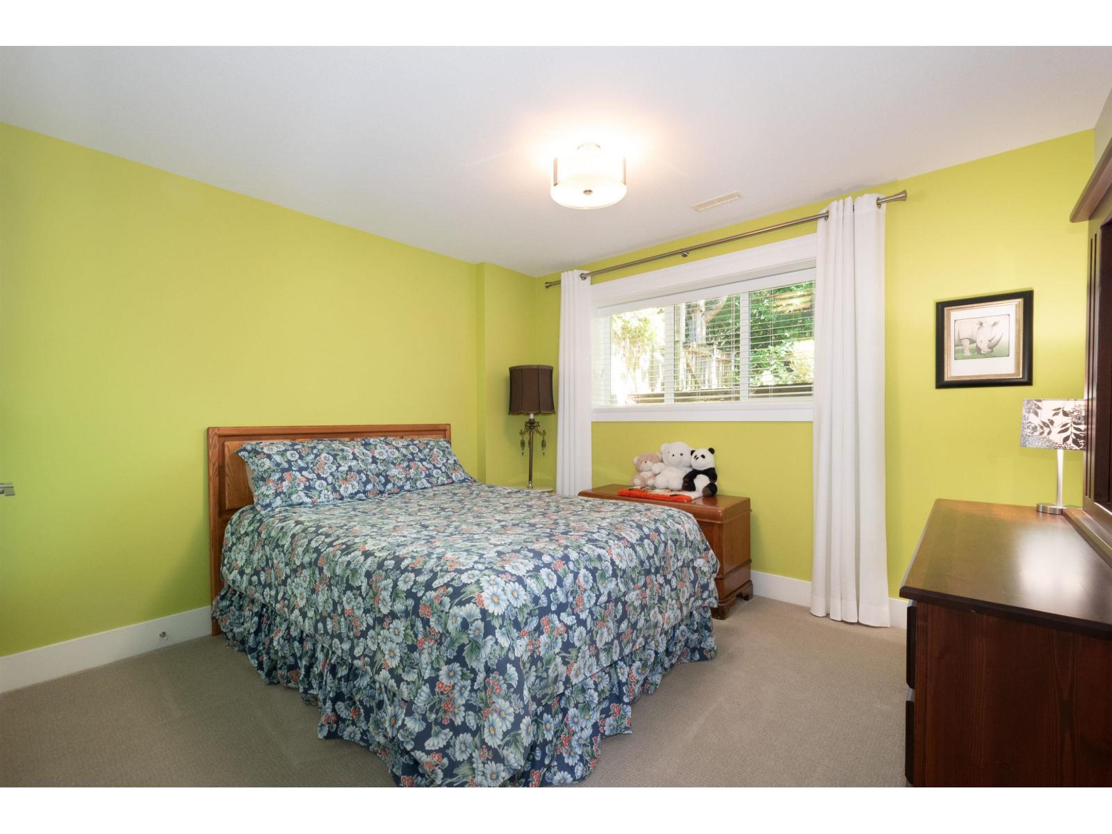 Photo 32 of 1 15989 Mountain View Drive, Surrey BC