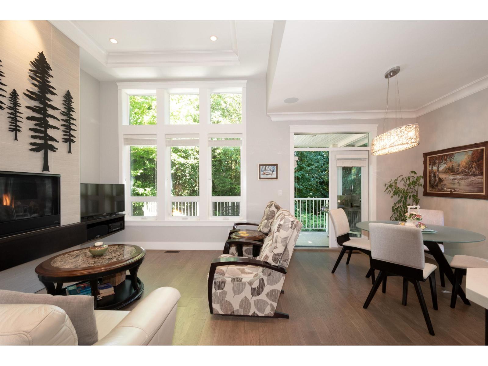 Photo 4 of 1 15989 Mountain View Drive, Surrey BC