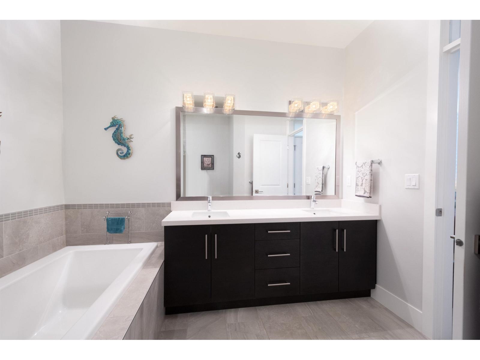 Photo 17 of 1 15989 Mountain View Drive, Surrey BC