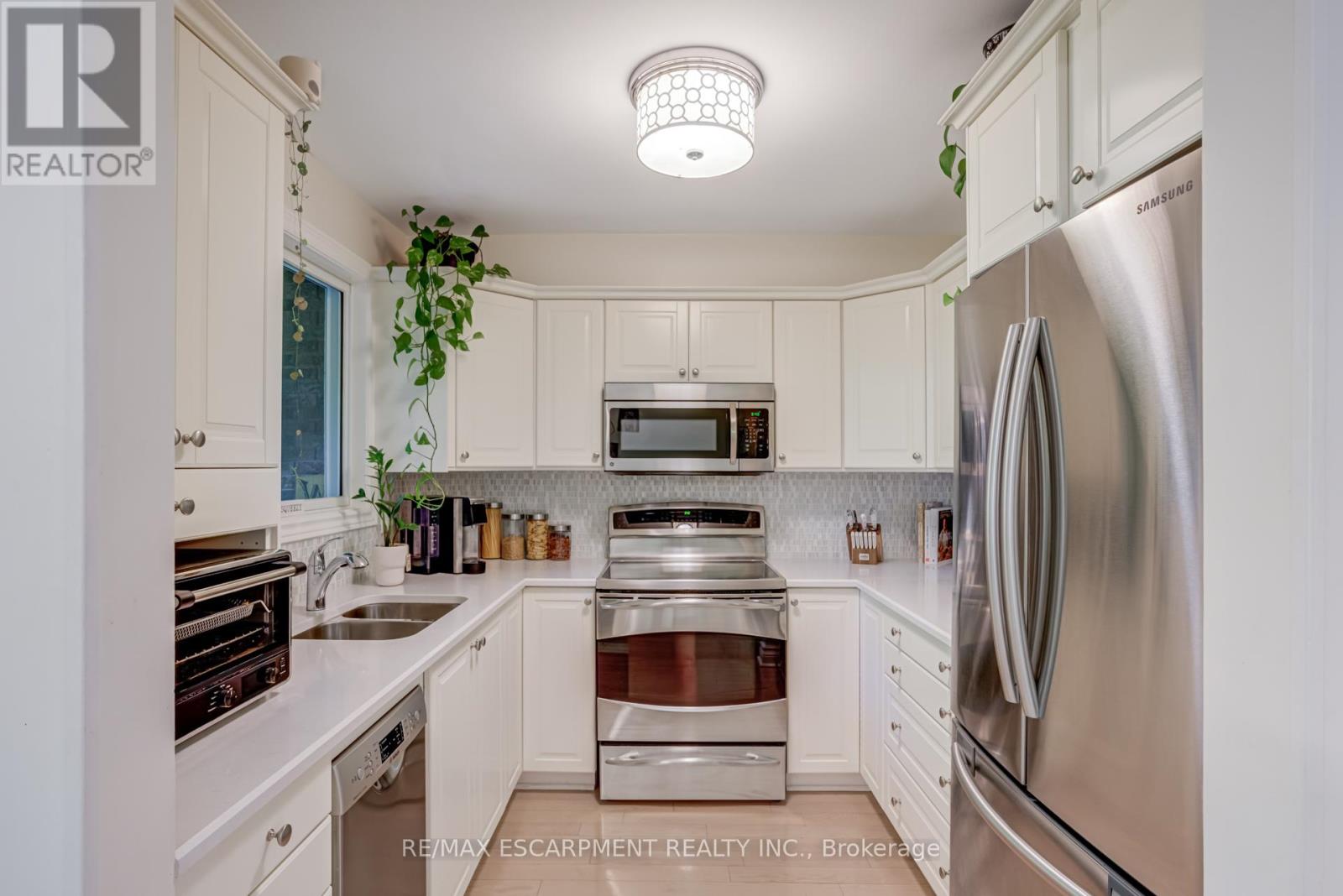 Photo 14 of 5 1560 Kerns Road, Burlington ON