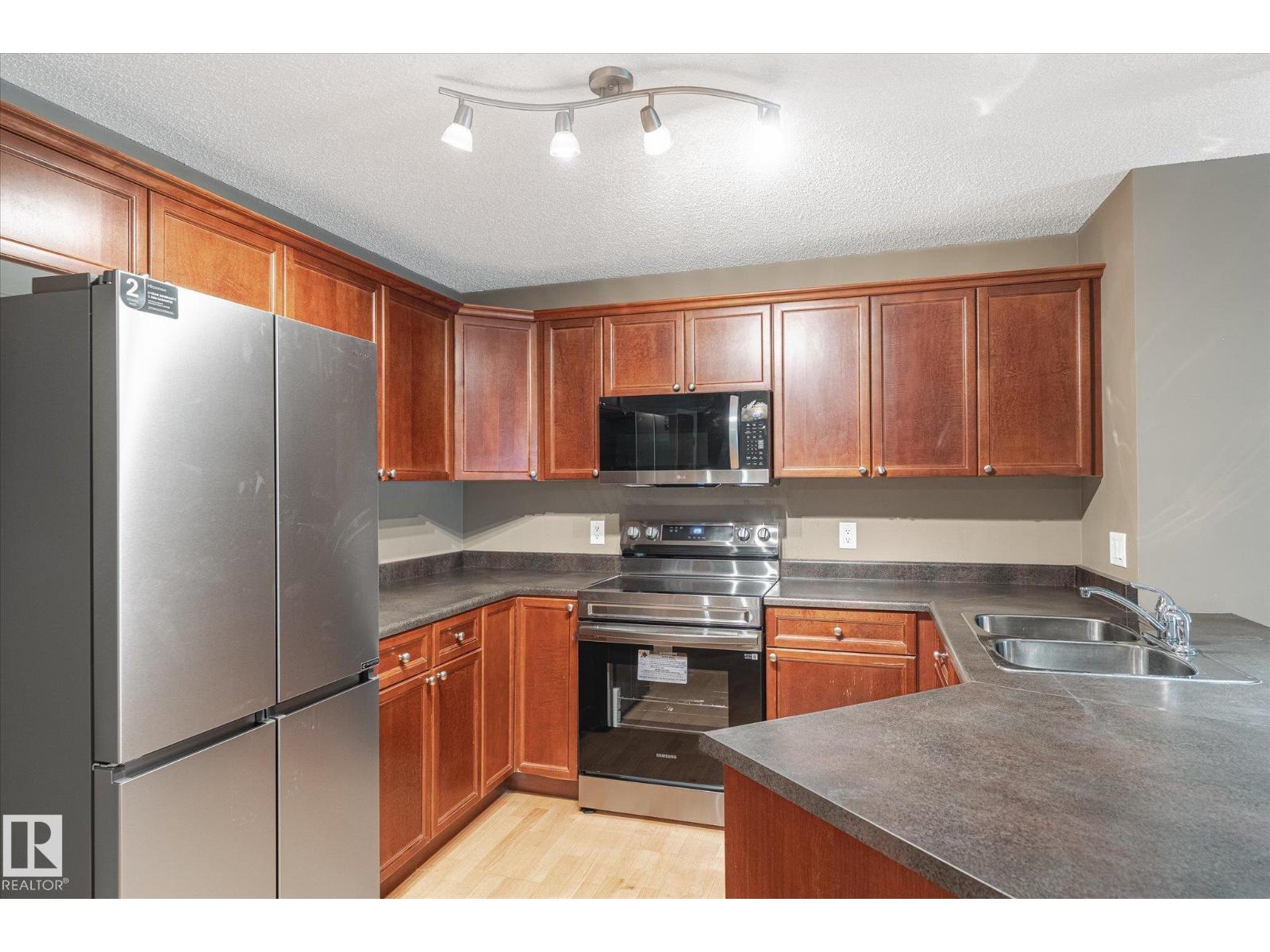 Photo 10 of 317 13830 150 Av Nw, Edmonton AB