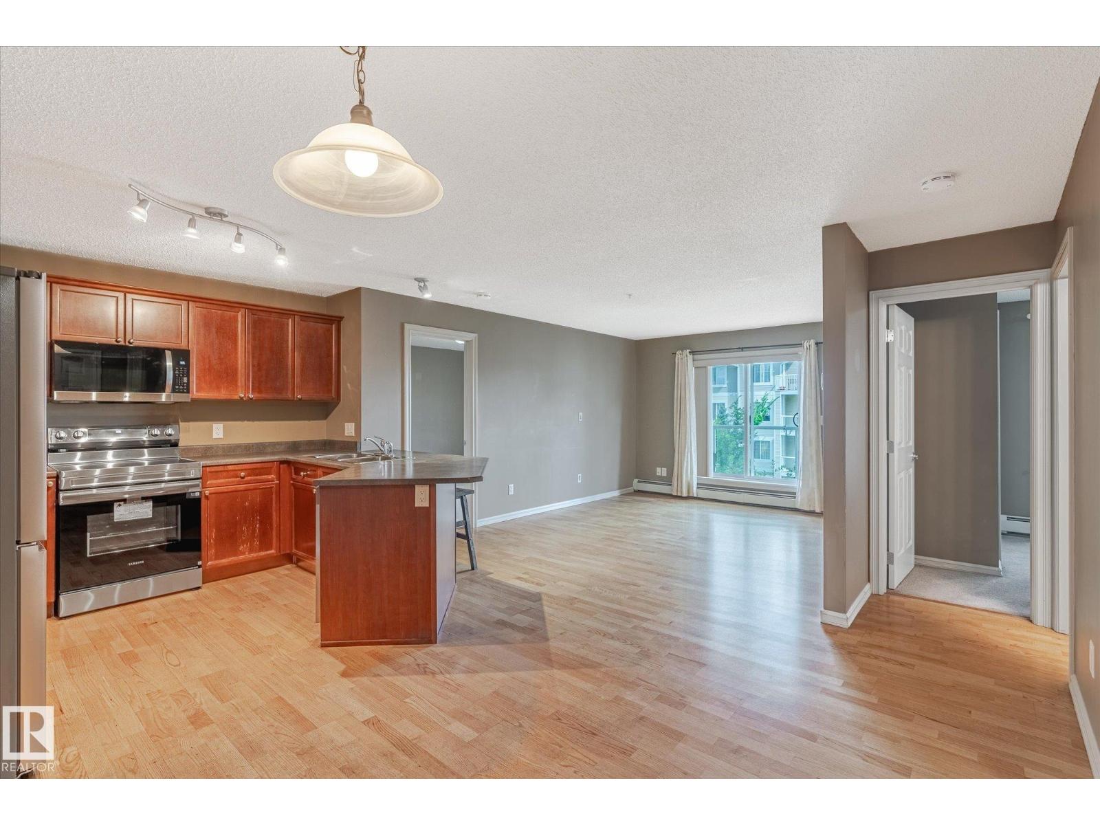 Photo 9 of 317 13830 150 Av Nw, Edmonton AB