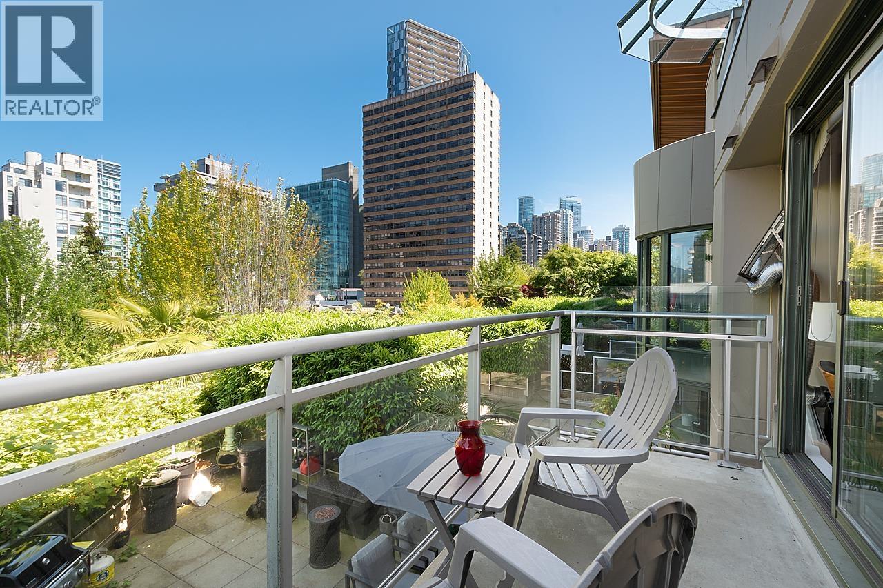 Photo 15 of 305 1688 Robson Street, Vancouver BC