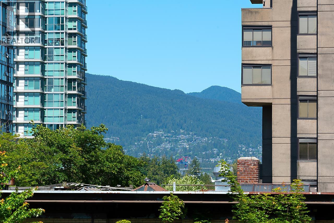 Photo 18 of 305 1688 Robson Street, Vancouver BC