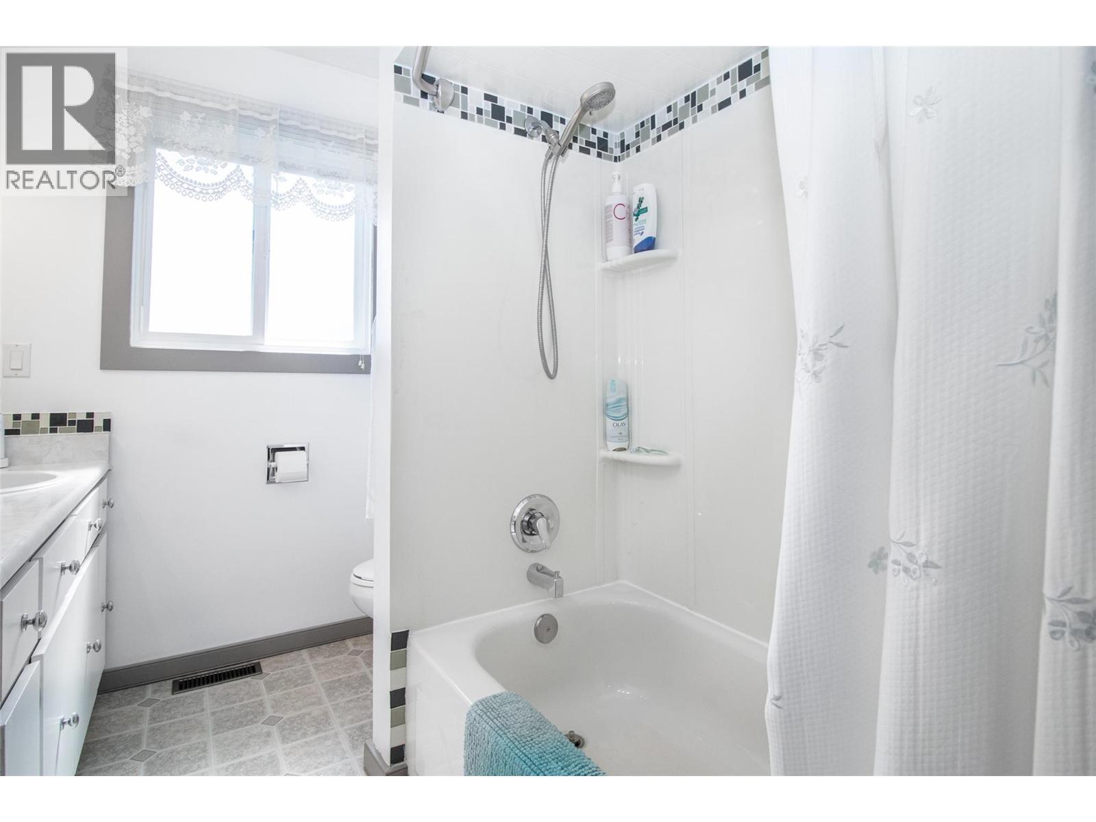  6335 Topham Place, Peachland