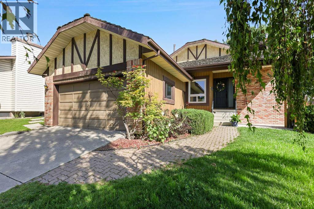 Single Family House for Sale in  Range Drive NW Ranchlands Calgary 