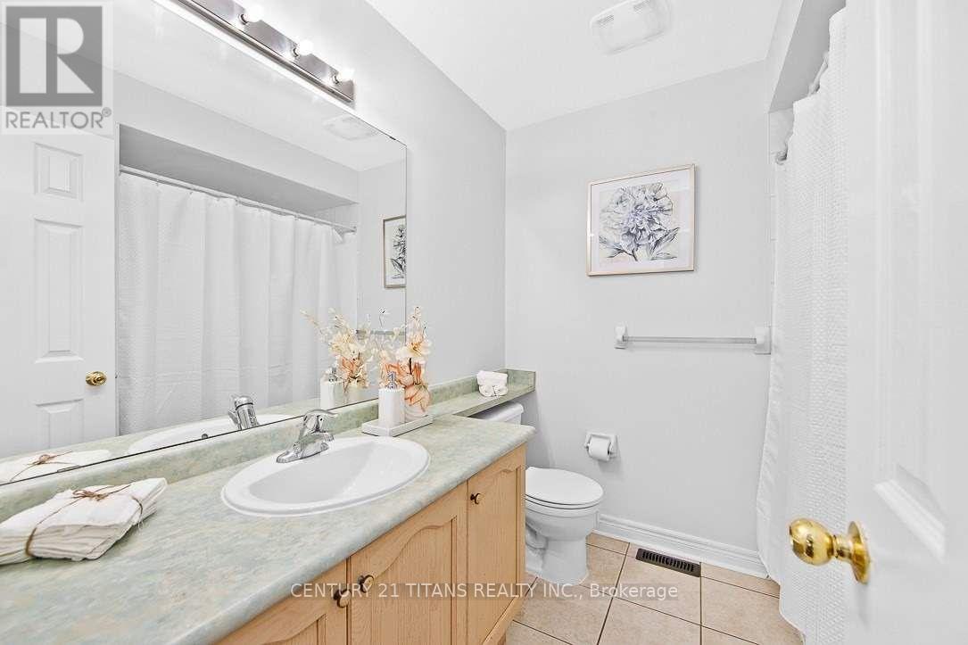 Photo 15 of 30 Trevino Crescent, Brampton ON