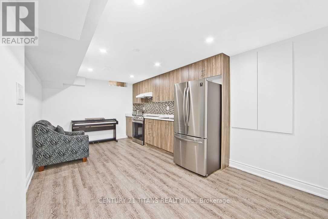 Photo 17 of 30 Trevino Crescent, Brampton ON