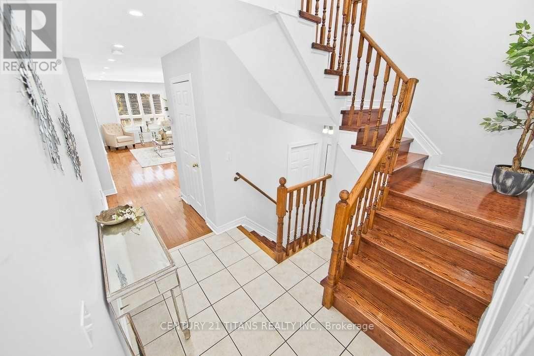 Photo 21 of 30 Trevino Crescent, Brampton ON