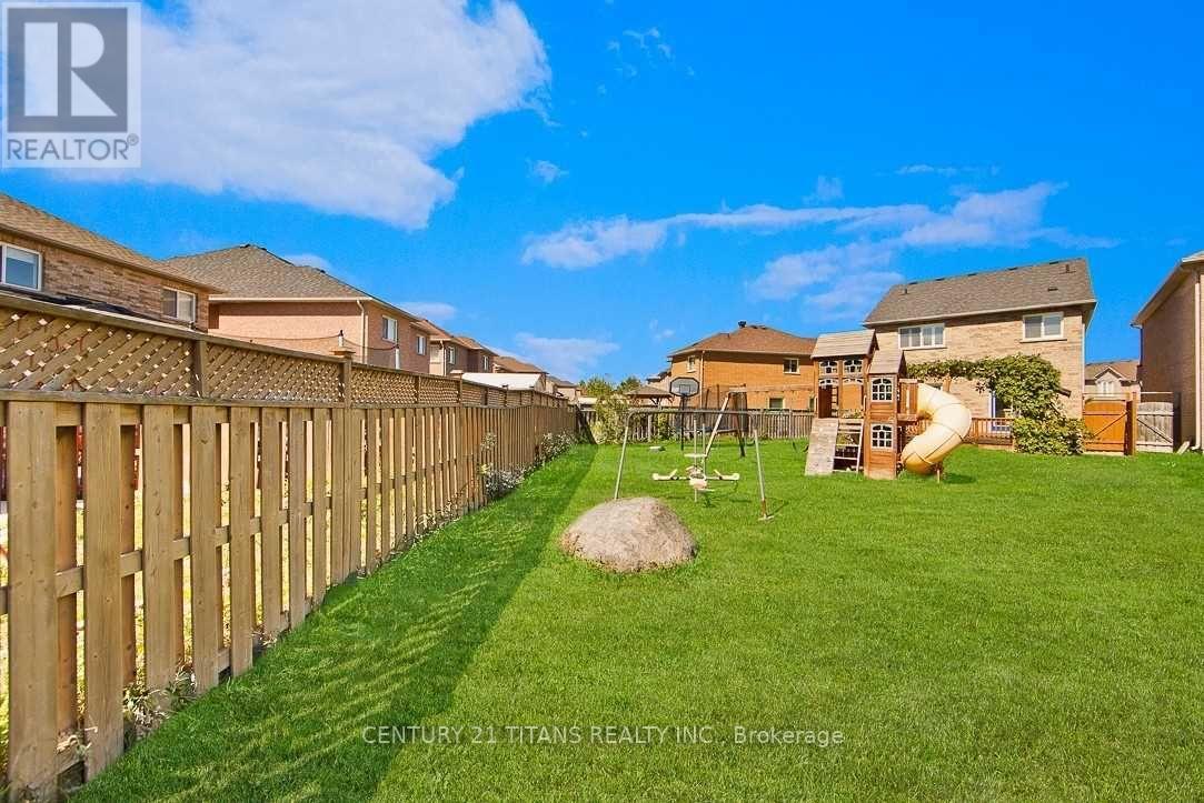 Photo 23 of 30 Trevino Crescent, Brampton ON