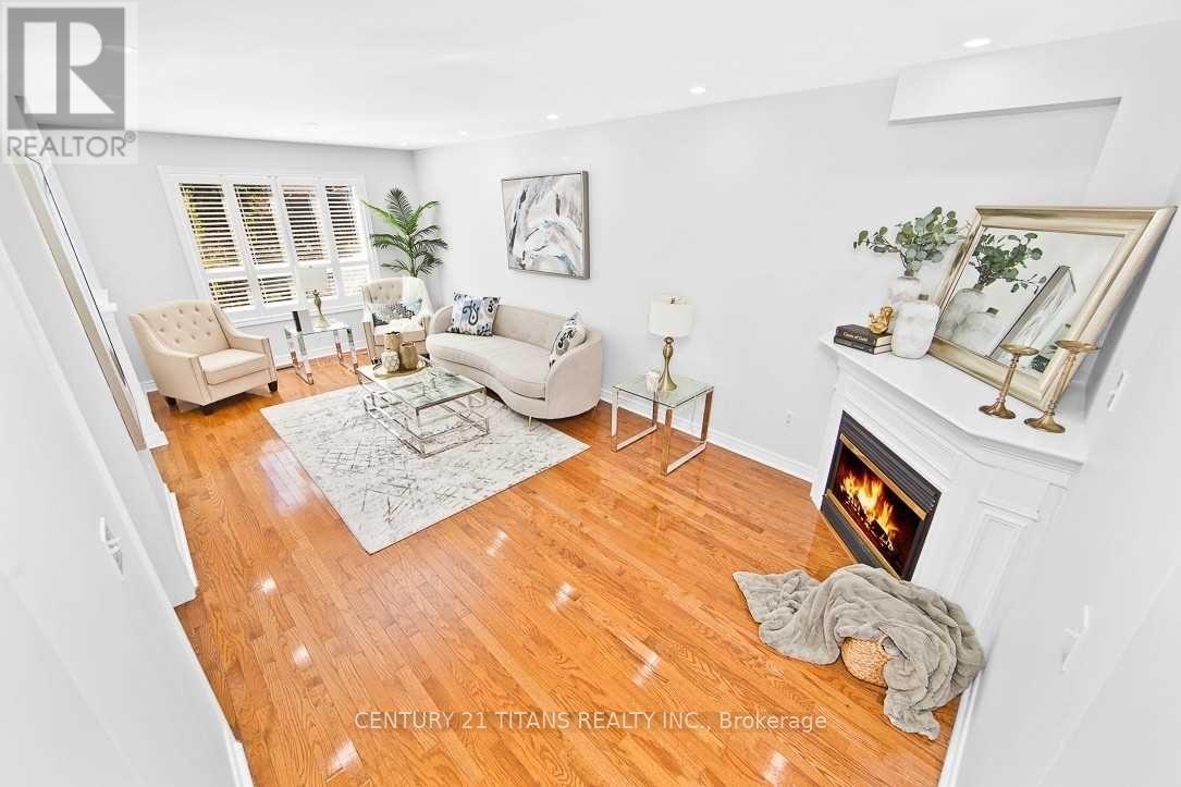 Photo 4 of 30 Trevino Crescent, Brampton ON
