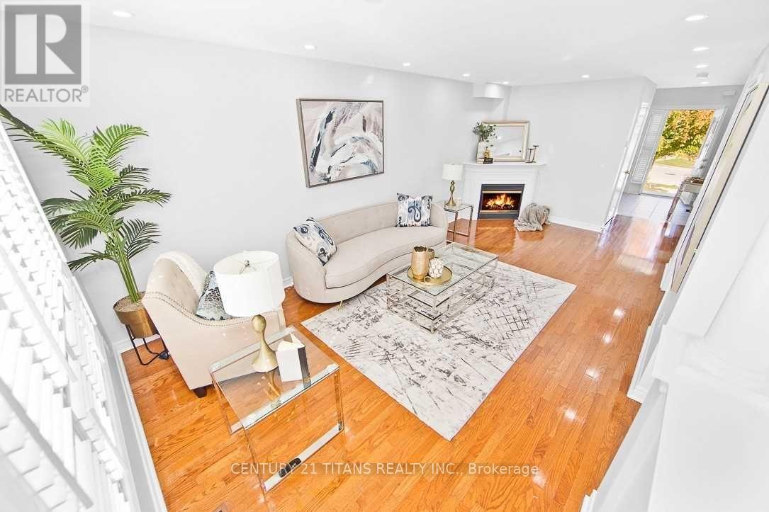 Photo 5 of 30 Trevino Crescent, Brampton ON