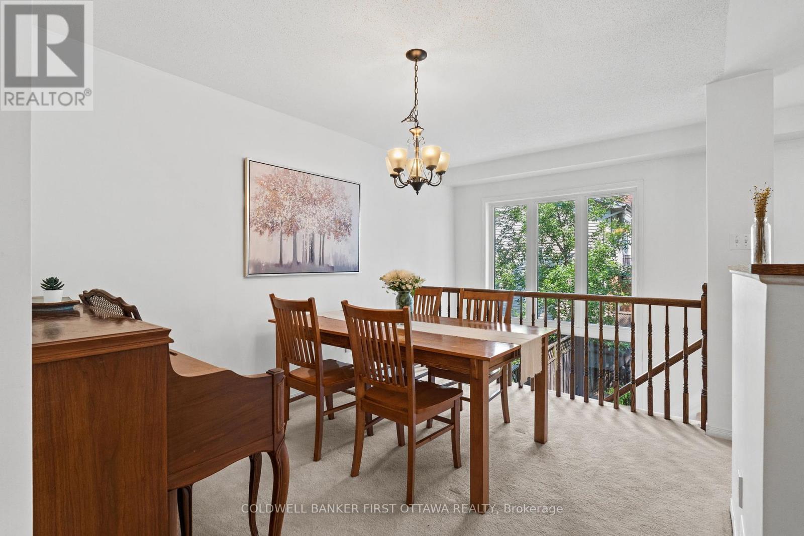 Photo 10 of 51 Helmsdale Drive, Ottawa ON