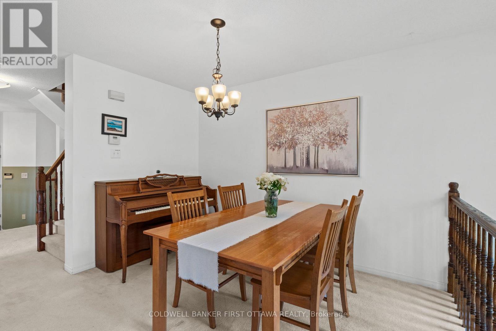 Photo 11 of 51 Helmsdale Drive, Ottawa ON