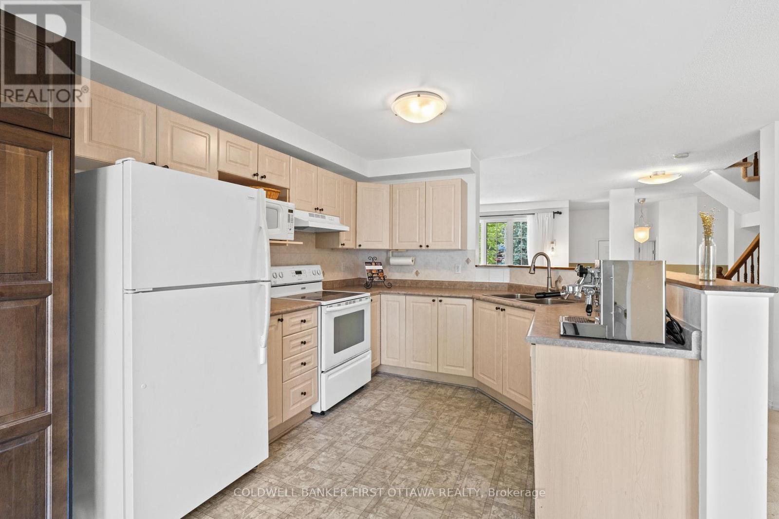 Photo 12 of 51 Helmsdale Drive, Ottawa ON