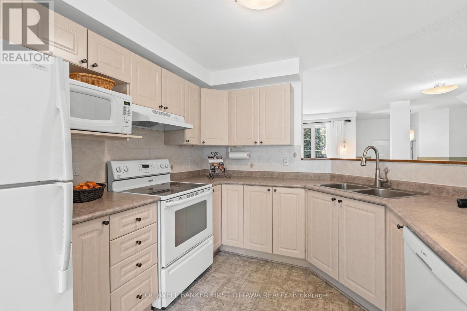 Photo 14 of 51 Helmsdale Drive, Ottawa ON