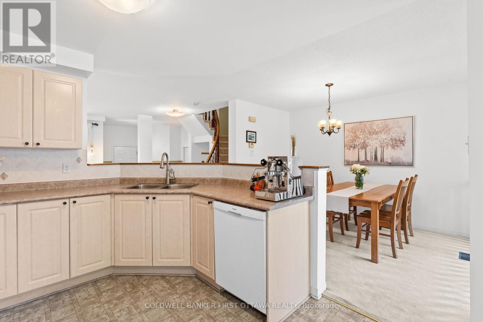 Photo 15 of 51 Helmsdale Drive, Ottawa ON