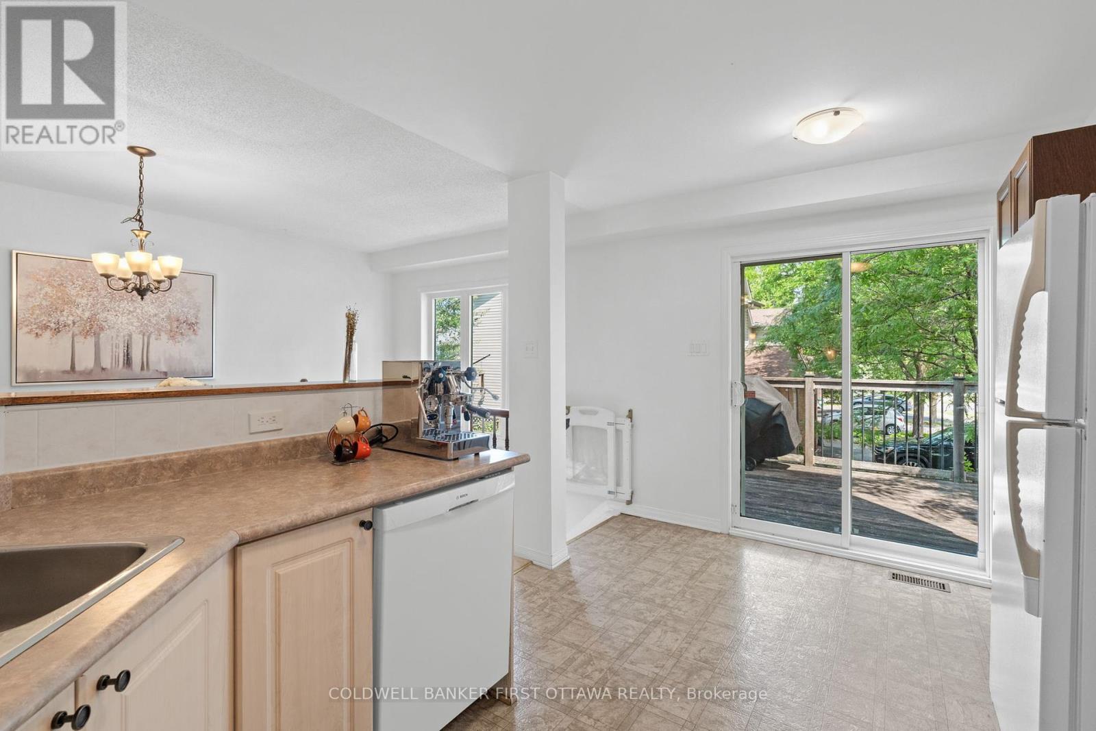 Photo 16 of 51 Helmsdale Drive, Ottawa ON