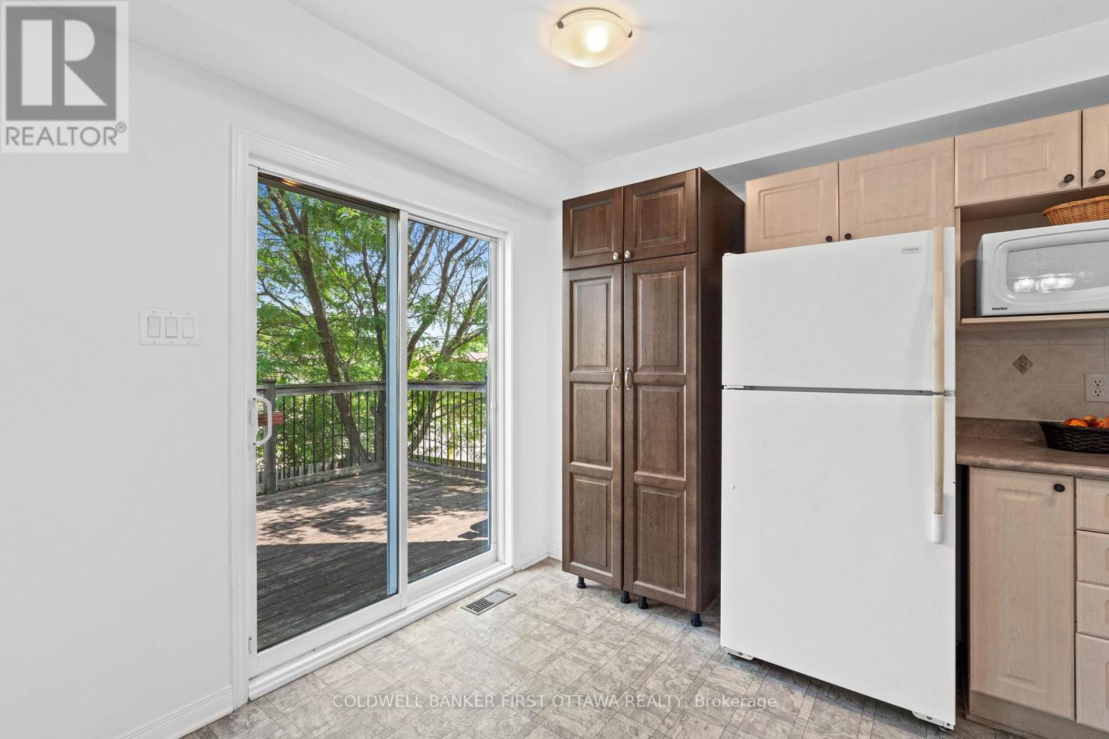 Photo 17 of 51 Helmsdale Drive, Ottawa ON